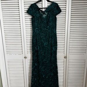 Tadashi Shoji Green Flutter Sleeve V-Neck Gown